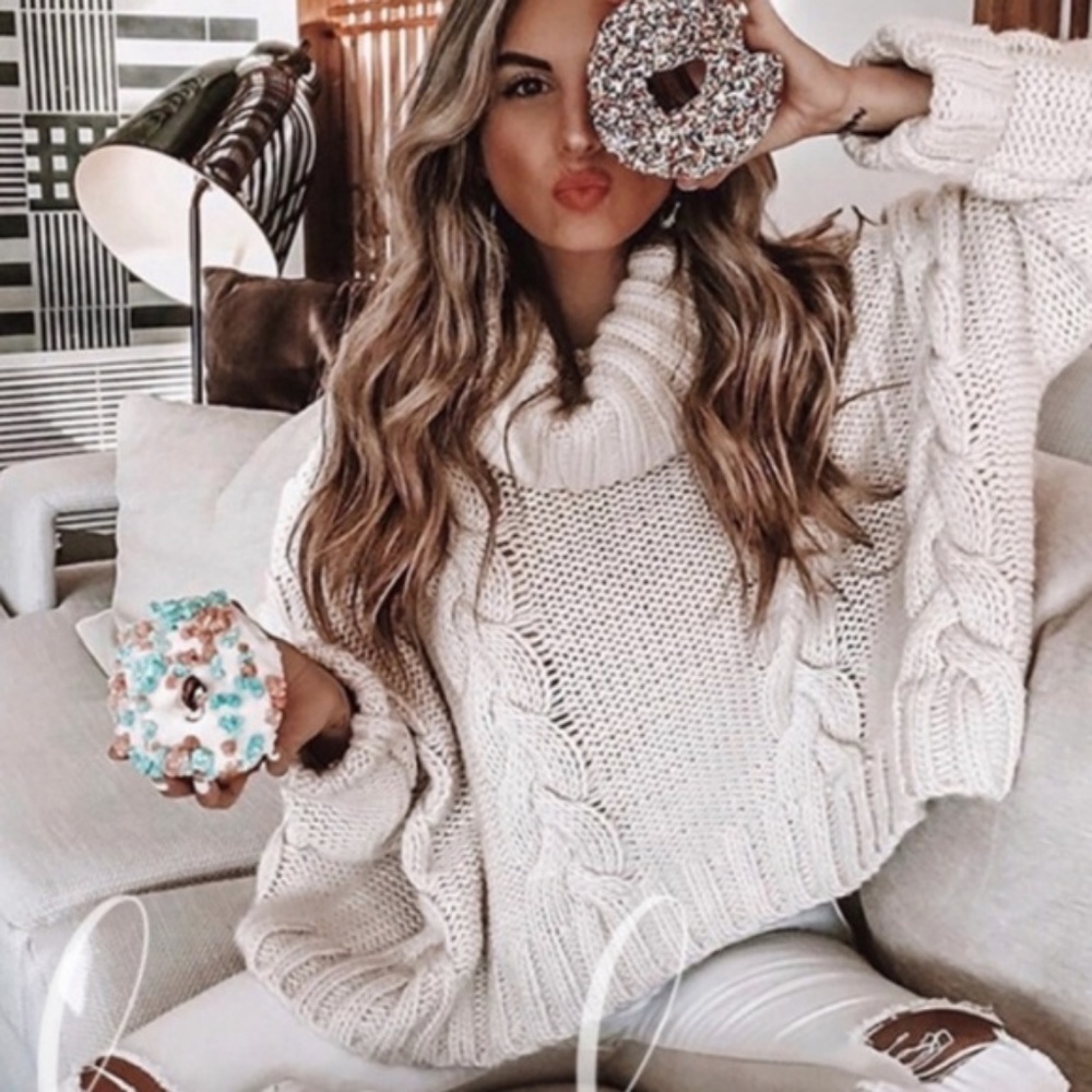 NWT Cream Cropped Turtleneck Sweater